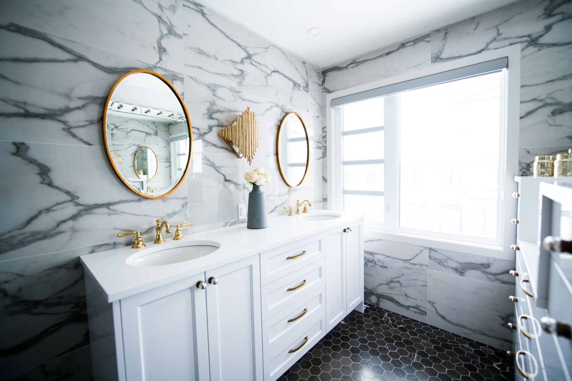 Natural marble wall tiles with dramatic veining in a luxury bathroom